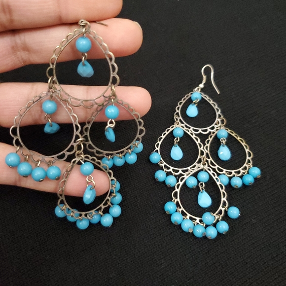 Teal Dangling beaded and sterling silver earrings - Picture 4 of 5